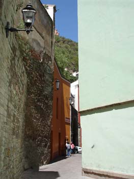 GTO_AlleyAtFunicularEntrance1